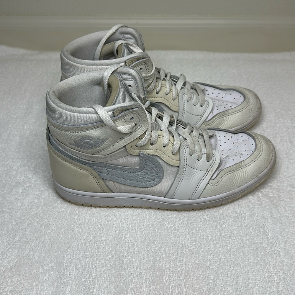 Jordan
Air Jordan 1 High "Coconut Milk" sneakers, normal wear, size 10